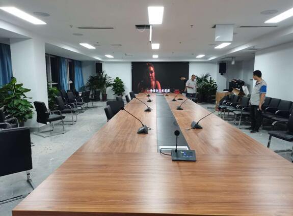 泰安老街一號公寓高鐵城投領(lǐng)導會議室P1.53全彩屏及會議擴聲系統(tǒng)